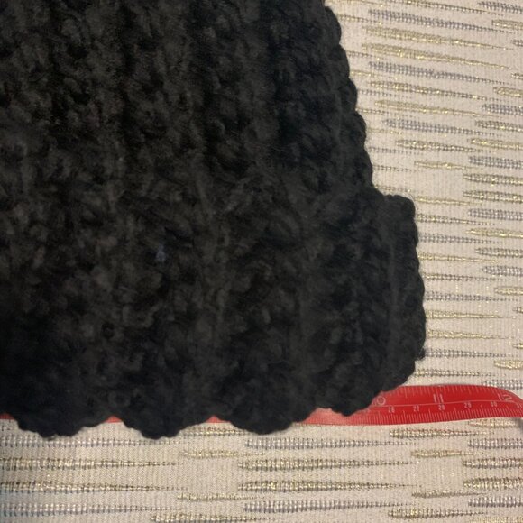 Hand crochet/knit toque - Picture 4 of 5